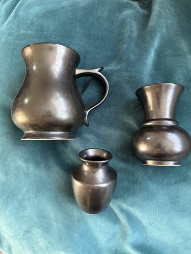 Set prinknash pottery - of,